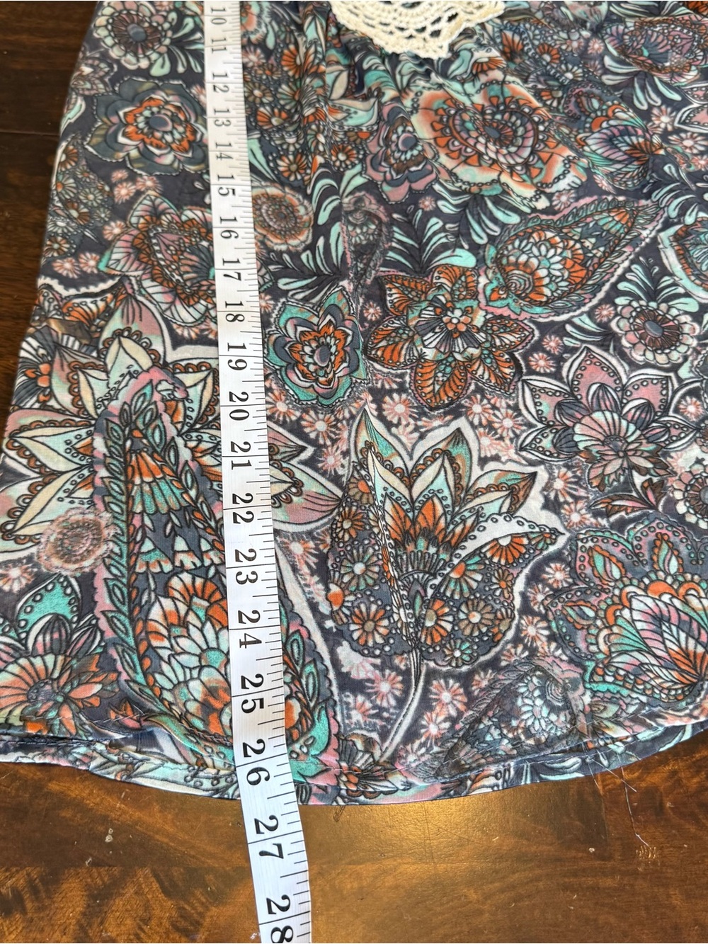 NWT LILY WHITE Y2K Gray Pink Crochet Floral Flowy Boho Swing Top Sz S - Picture 8 of 9